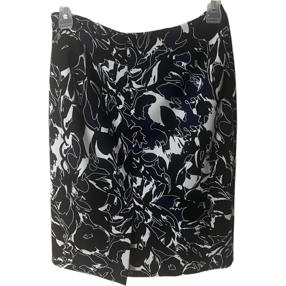 A Kasper black & white skirt in size 8 - Picture 7 of 7